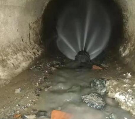 苏尼特左市政管道清淤