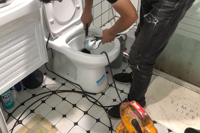 苏尼特左疏通下水道