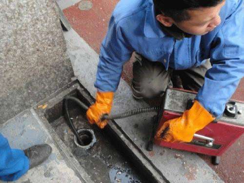 苏尼特左疏通下水道