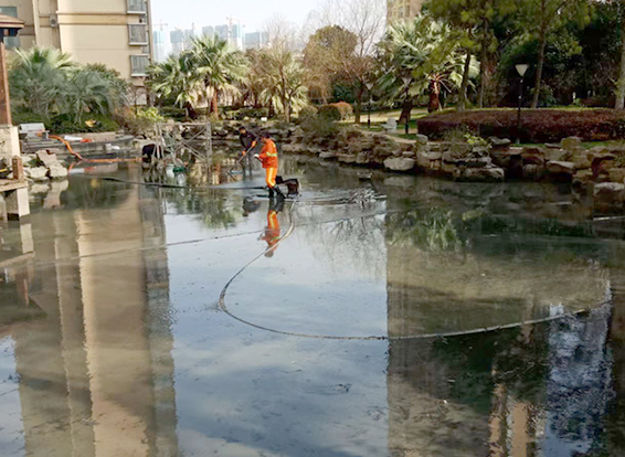 苏尼特左景观池淤泥清理