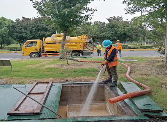 苏尼特左化油池清理